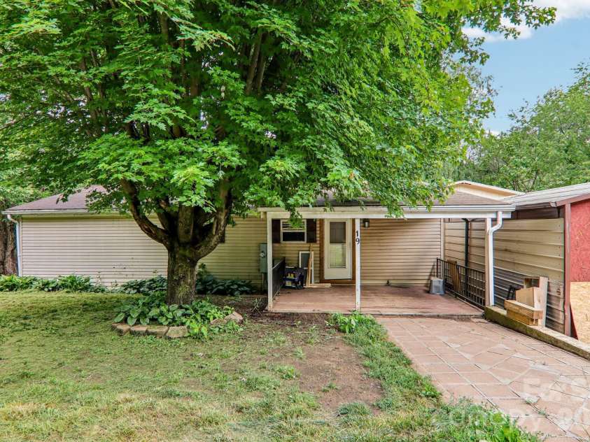 19 Dot Street, Clyde, NC 28721.  MLS# CAR4388796, YatesRealty ID 31092. 