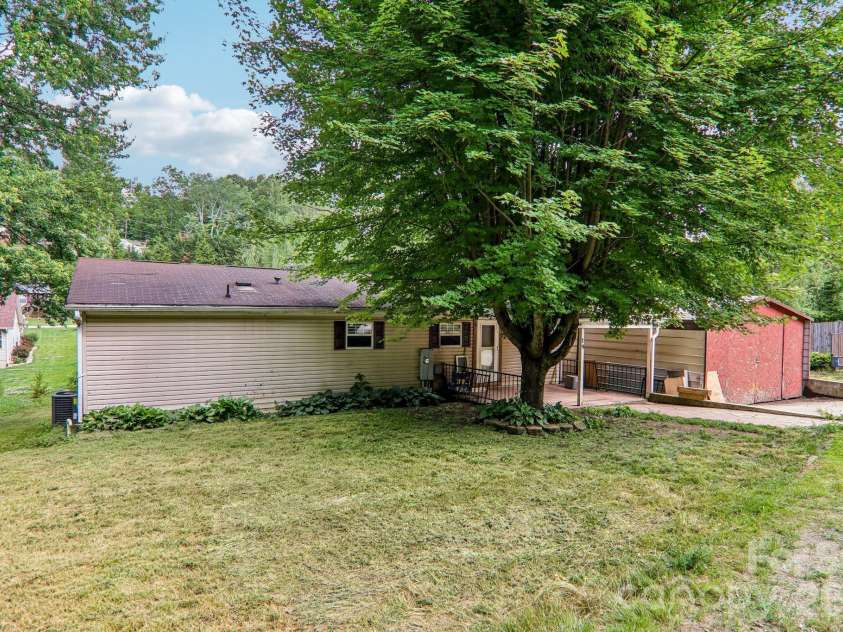 19 Dot Street, Clyde, NC 28721.  MLS# CAR4388796, YatesRealty ID 31092. 