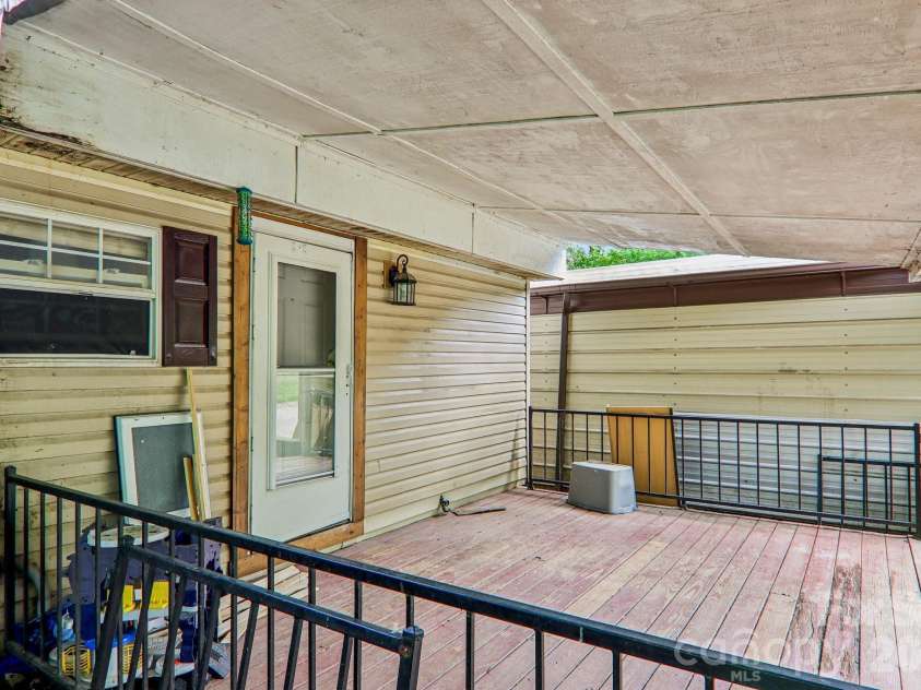 19 Dot Street, Clyde, NC 28721.  MLS# CAR4388796, YatesRealty ID 31092. 