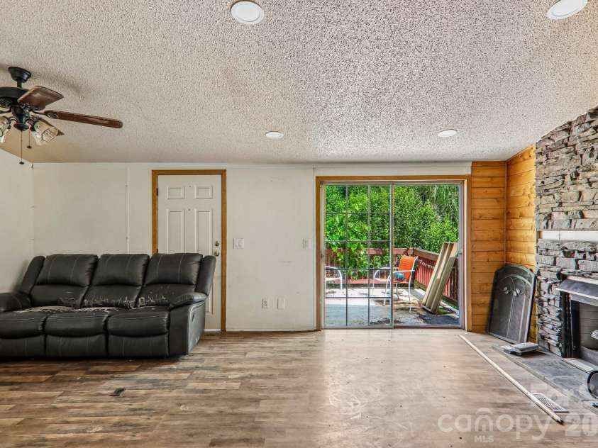 19 Dot Street, Clyde, NC 28721.  MLS# CAR4388796, YatesRealty ID 31092. 