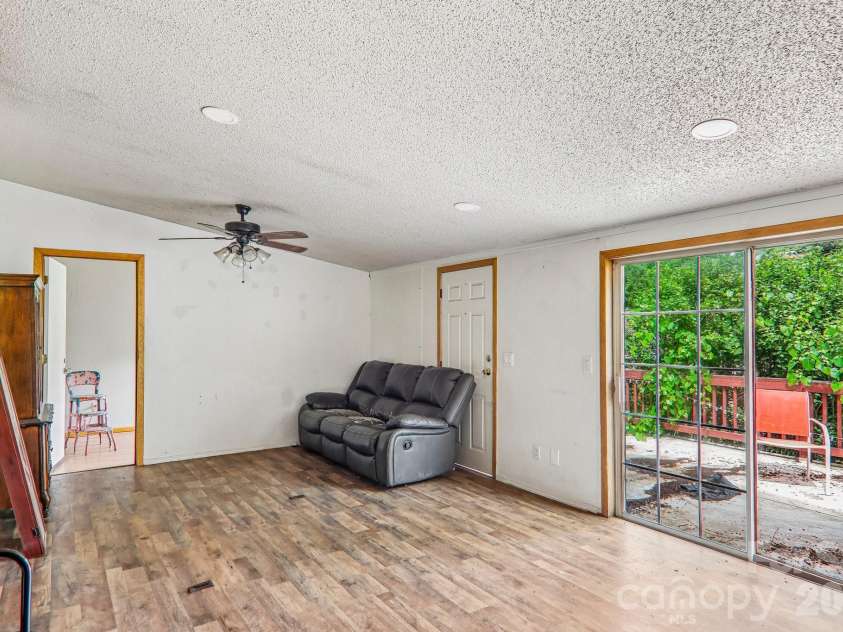 19 Dot Street, Clyde, NC 28721.  MLS# CAR4388796, YatesRealty ID 31092. 