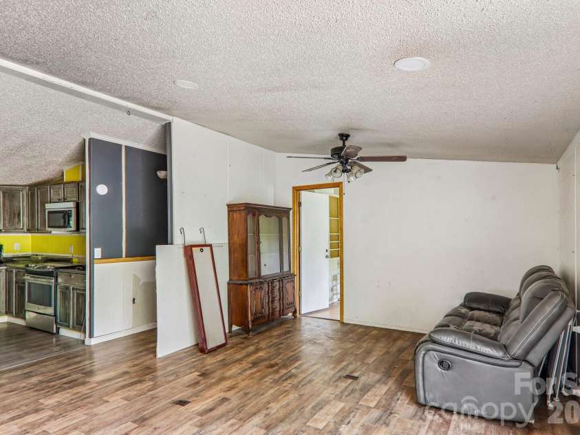 19 Dot Street, Clyde, NC 28721.  MLS# CAR4388796, YatesRealty ID 31092. 