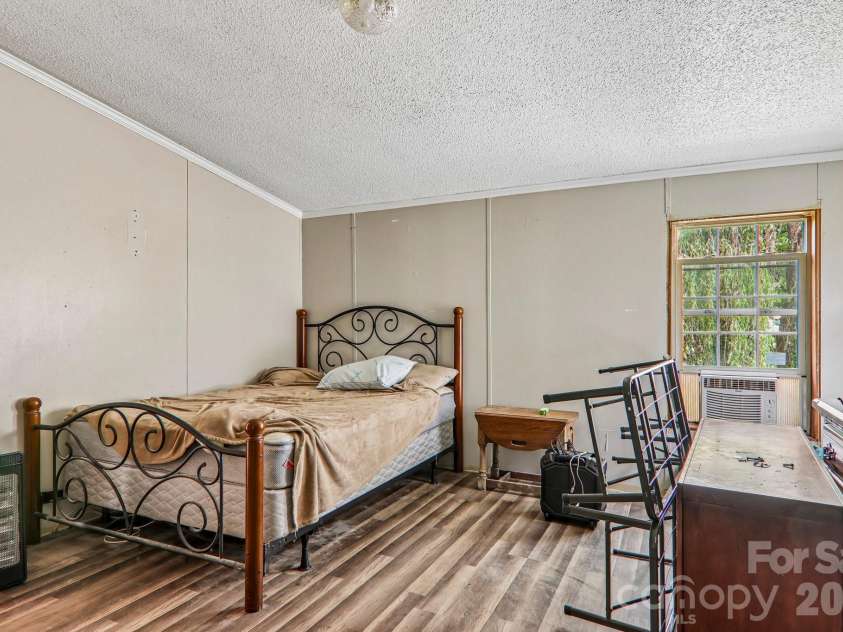 19 Dot Street, Clyde, NC 28721.  MLS# CAR4388796, YatesRealty ID 31092. 