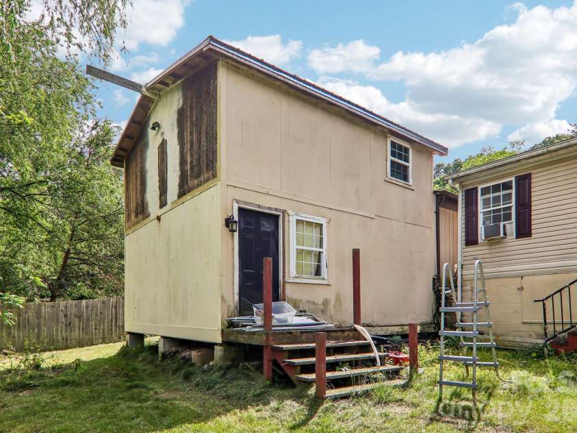 19 Dot Street, Clyde, NC 28721.  MLS# CAR4388796, YatesRealty ID 31092. 