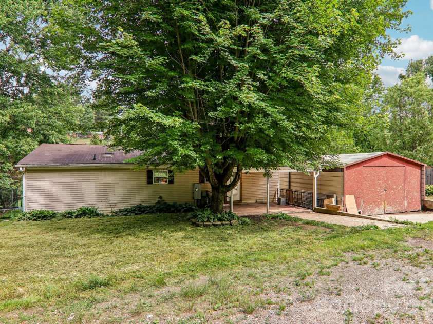 19 Dot Street, Clyde, NC 28721.  MLS# CAR4388796, YatesRealty ID 31092. 