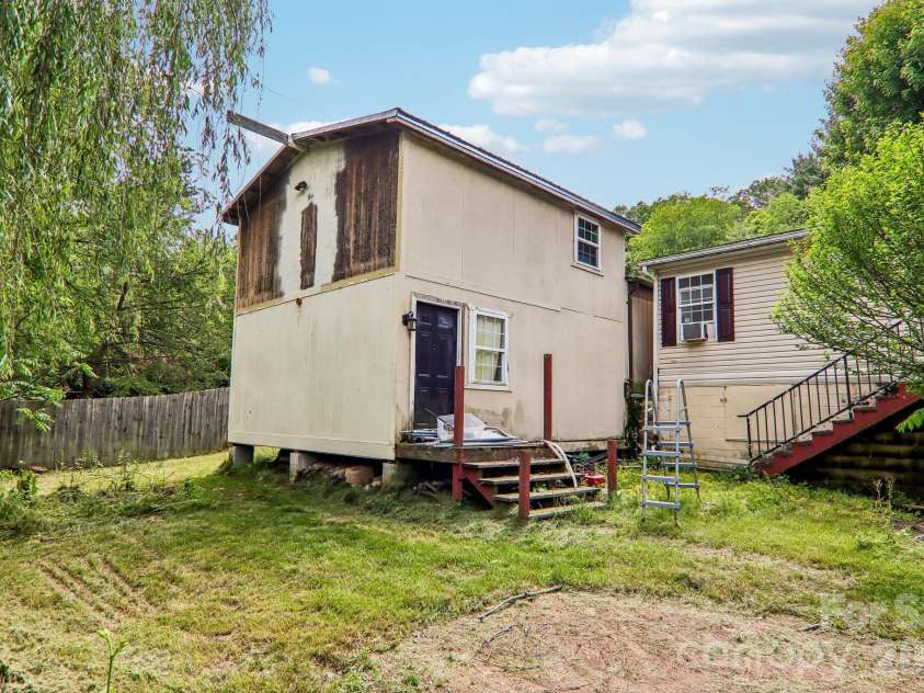 19 Dot Street, Clyde, NC 28721.  MLS# CAR4388796, YatesRealty ID 31092. 