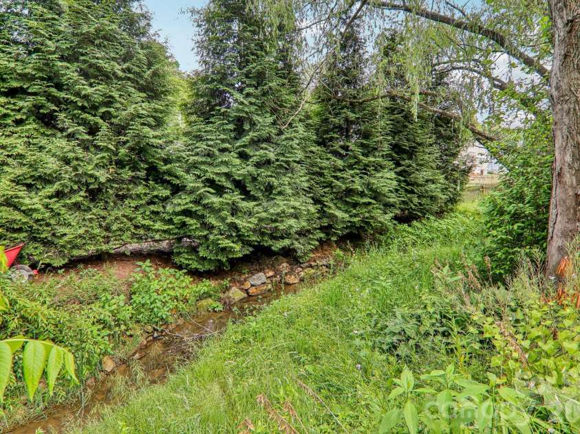 19 Dot Street, Clyde, NC 28721.  MLS# CAR4388796, YatesRealty ID 31092. 