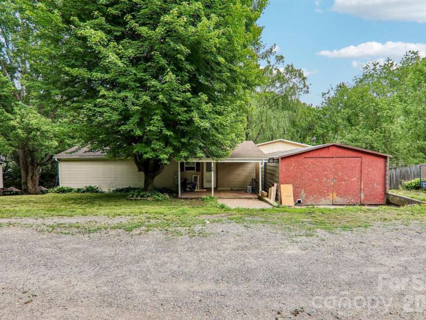 19 Dot Street, Clyde, NC 28721.  MLS# CAR4388796, YatesRealty ID 31092. 