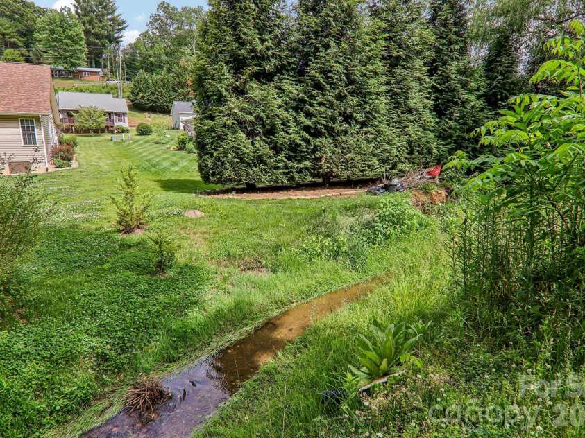 19 Dot Street, Clyde, NC 28721.  MLS# CAR4388796, YatesRealty ID 31092. 