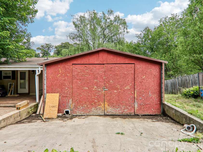 19 Dot Street, Clyde, NC 28721.  MLS# CAR4388796, YatesRealty ID 31092. 