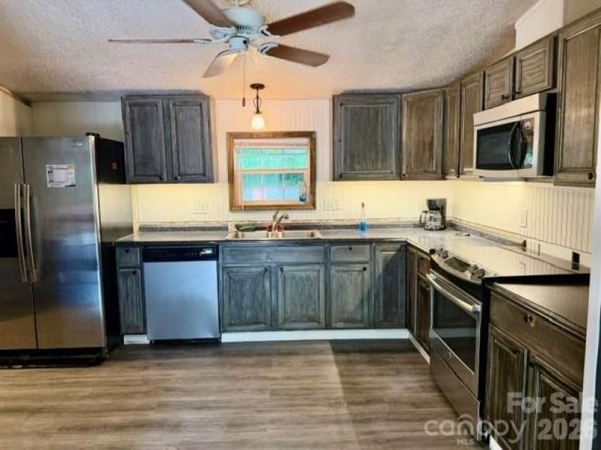 19 Dot Street, Clyde, NC 28721.  MLS# CAR4388796, YatesRealty ID 31092. 
