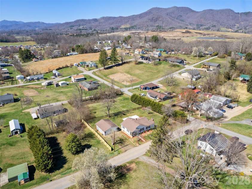 157 Morgan Street, Canton, NC 28716.  MLS# CAR4354334, YatesRealty ID 31093. 