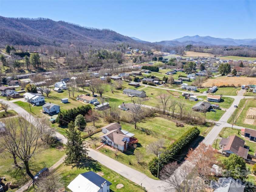 157 Morgan Street, Canton, NC 28716.  MLS# CAR4354334, YatesRealty ID 31093. 
