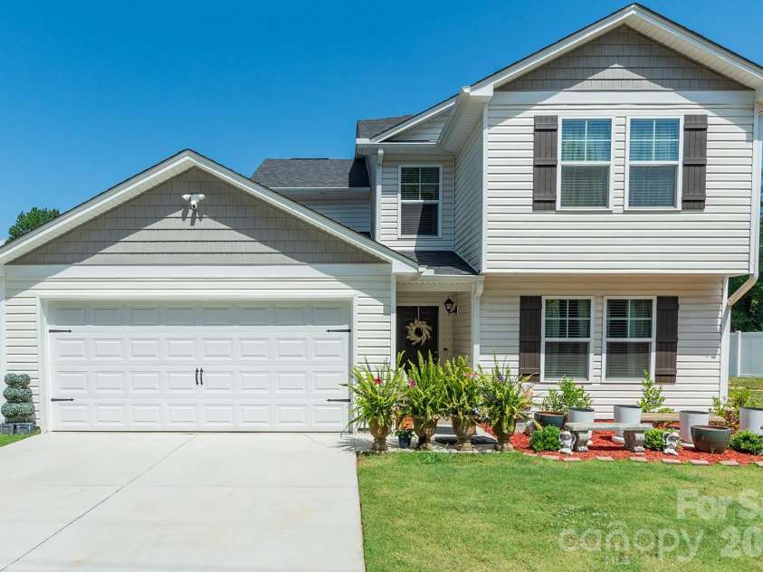 116 Ridge Road, Lexington, NC 27295.  MLS# CAR4406882, YatesRealty ID 31094. 