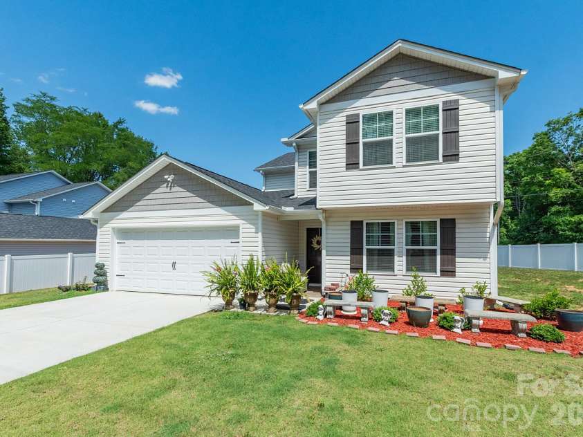 116 Ridge Road, Lexington, NC 27295.  MLS# CAR4406882, YatesRealty ID 31094. 