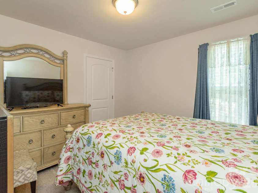 116 Ridge Road, Lexington, NC 27295.  MLS# CAR4406882, YatesRealty ID 31094. 