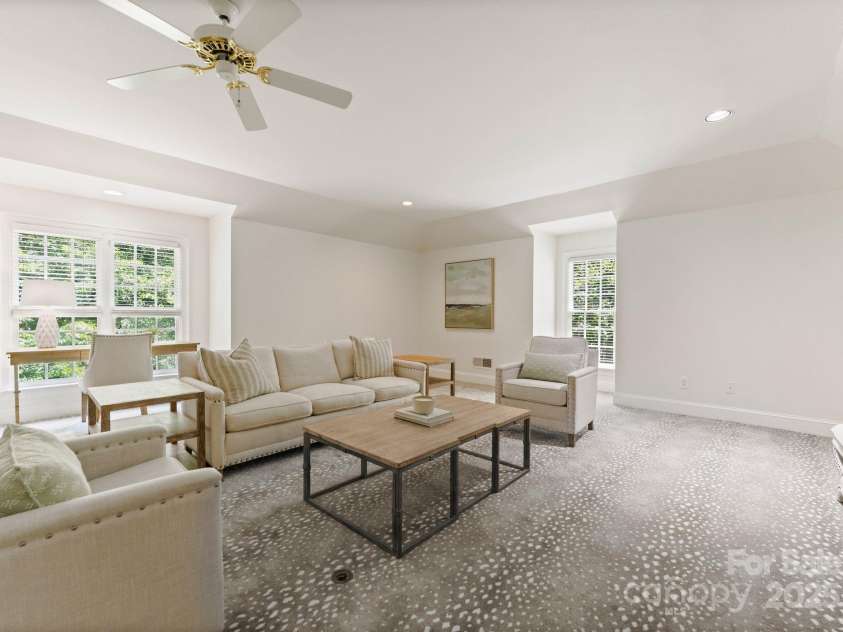 4301 Fairview Oaks Drive, Charlotte, NC 28211.  MLS# CAR4170796, YatesRealty ID 31096. Bonus Room