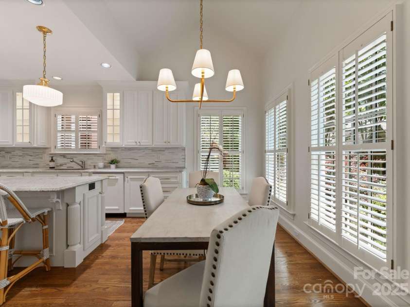 4301 Fairview Oaks Drive, Charlotte, NC 28211.  MLS# CAR4170796, YatesRealty ID 31096. Breakfast Area