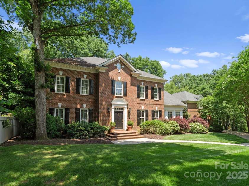4301 Fairview Oaks Drive, Charlotte, NC 28211.  MLS# CAR4170796, YatesRealty ID 31096. Front Exterior