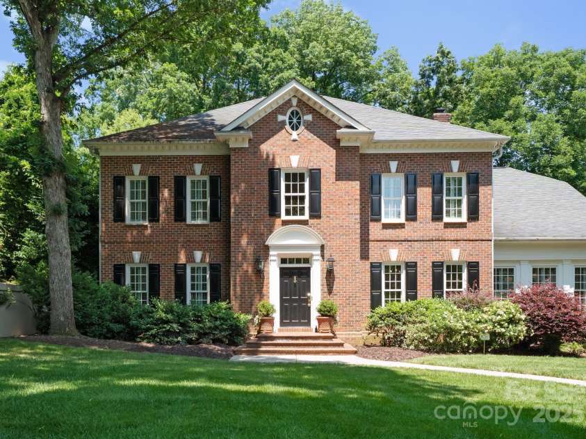 4301 Fairview Oaks Drive, Charlotte, NC 28211.  MLS# CAR4170796, YatesRealty ID 31096. Front Exterior