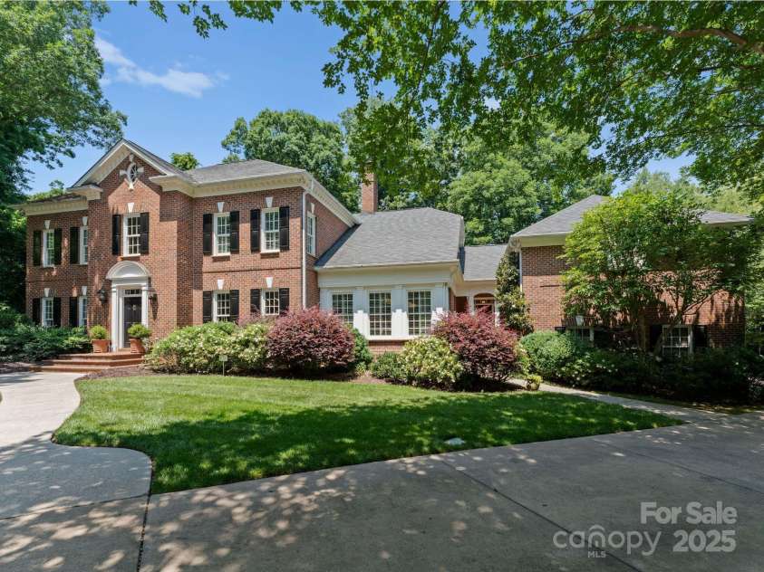 4301 Fairview Oaks Drive, Charlotte, NC 28211.  MLS# CAR4170796, YatesRealty ID 31096. Front Exterior