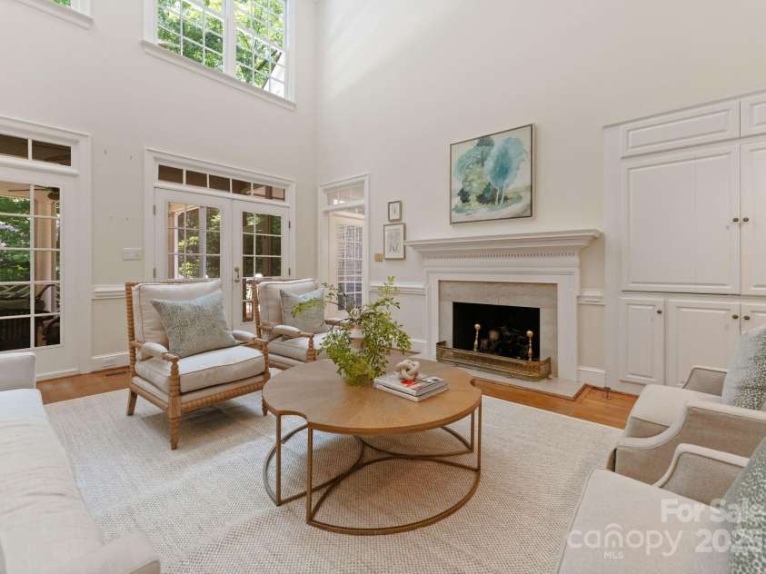 4301 Fairview Oaks Drive, Charlotte, NC 28211.  MLS# CAR4170796, YatesRealty ID 31096. Great Room