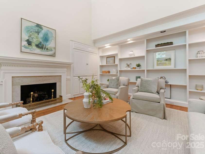 4301 Fairview Oaks Drive, Charlotte, NC 28211.  MLS# CAR4170796, YatesRealty ID 31096. Great Room