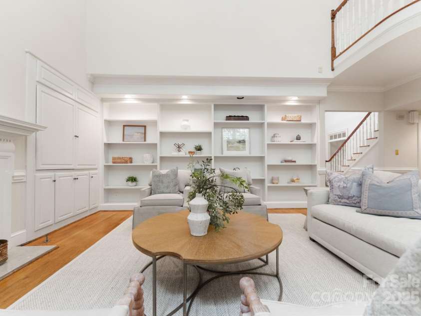 4301 Fairview Oaks Drive, Charlotte, NC 28211.  MLS# CAR4170796, YatesRealty ID 31096. Great Room
