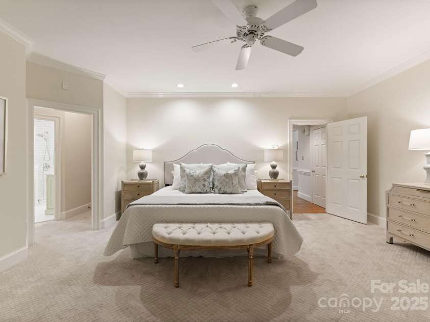 4301 Fairview Oaks Drive, Charlotte, NC 28211.  MLS# CAR4170796, YatesRealty ID 31096. Primary Bedroom