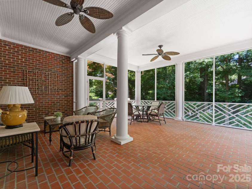 4301 Fairview Oaks Drive, Charlotte, NC 28211.  MLS# CAR4170796, YatesRealty ID 31096. Screened Porch