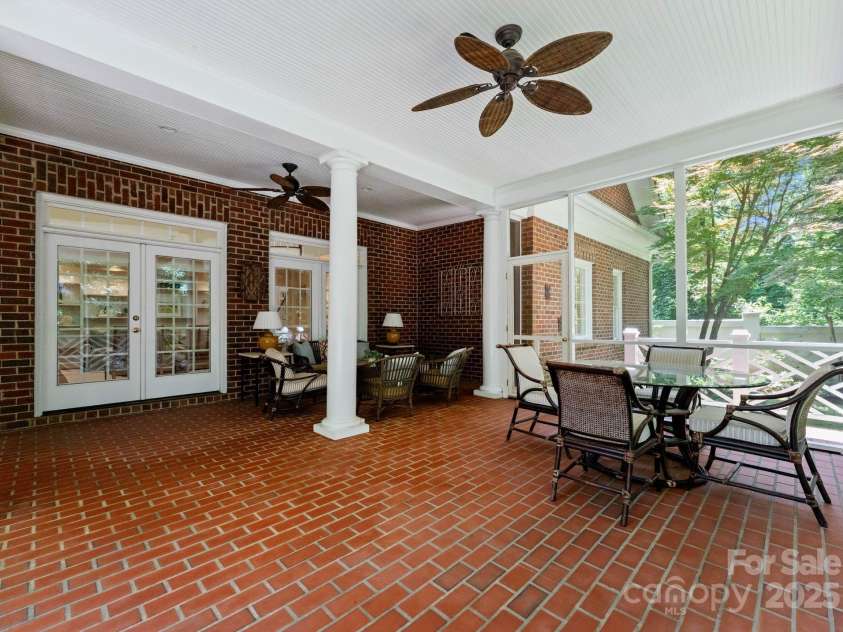 4301 Fairview Oaks Drive, Charlotte, NC 28211.  MLS# CAR4170796, YatesRealty ID 31096. Screened Porch