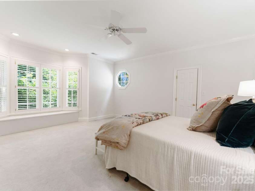 4301 Fairview Oaks Drive, Charlotte, NC 28211.  MLS# CAR4170796, YatesRealty ID 31096. Upper Level Primary Bedroom 2