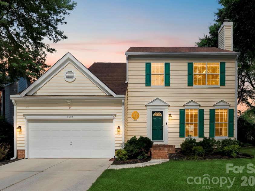 6004 Downfield Wood Drive, Charlotte, NC 28269.  MLS# CAR4393737, YatesRealty ID 31096. 