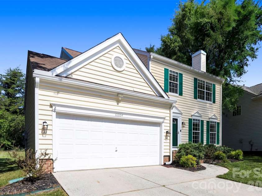 6004 Downfield Wood Drive, Charlotte, NC 28269.  MLS# CAR4393737, YatesRealty ID 31096. 