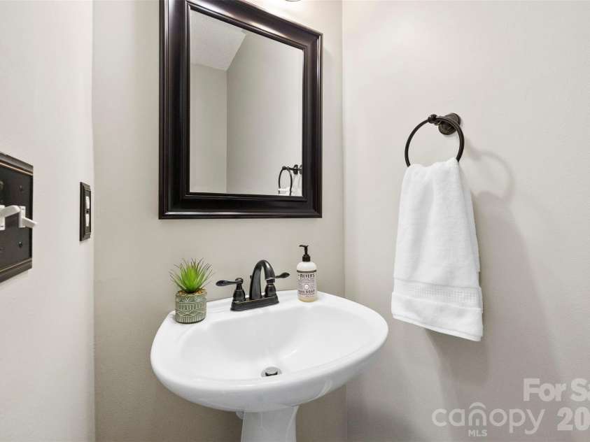 6004 Downfield Wood Drive, Charlotte, NC 28269.  MLS# CAR4393737, YatesRealty ID 31096. 