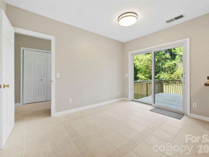 6004 Downfield Wood Drive, Charlotte, NC 28269.  MLS# CAR4393737, YatesRealty ID 31096. 
