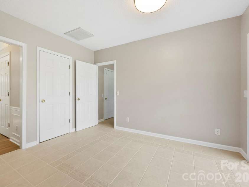 6004 Downfield Wood Drive, Charlotte, NC 28269.  MLS# CAR4393737, YatesRealty ID 31096. 
