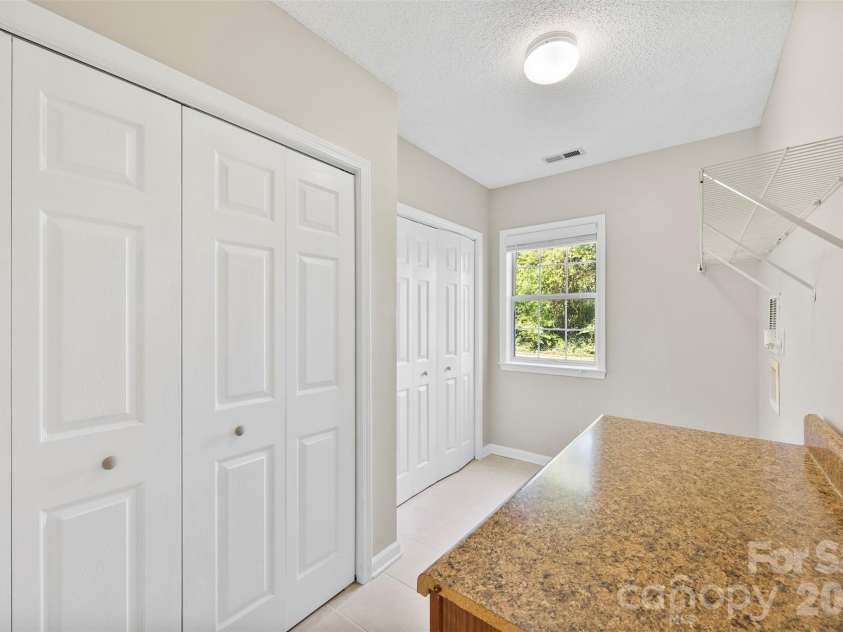 6004 Downfield Wood Drive, Charlotte, NC 28269.  MLS# CAR4393737, YatesRealty ID 31096. 