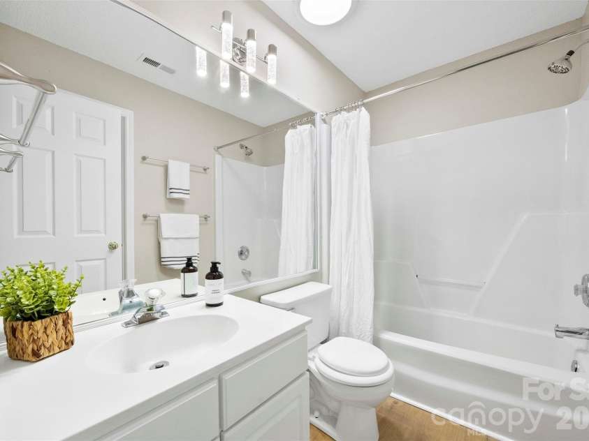 6004 Downfield Wood Drive, Charlotte, NC 28269.  MLS# CAR4393737, YatesRealty ID 31096. 