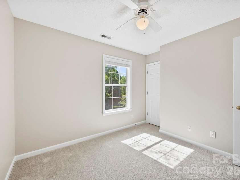 6004 Downfield Wood Drive, Charlotte, NC 28269.  MLS# CAR4393737, YatesRealty ID 31096. 