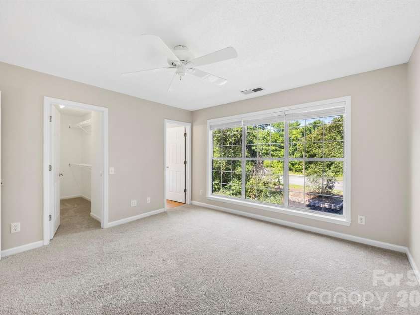 6004 Downfield Wood Drive, Charlotte, NC 28269.  MLS# CAR4393737, YatesRealty ID 31096. 