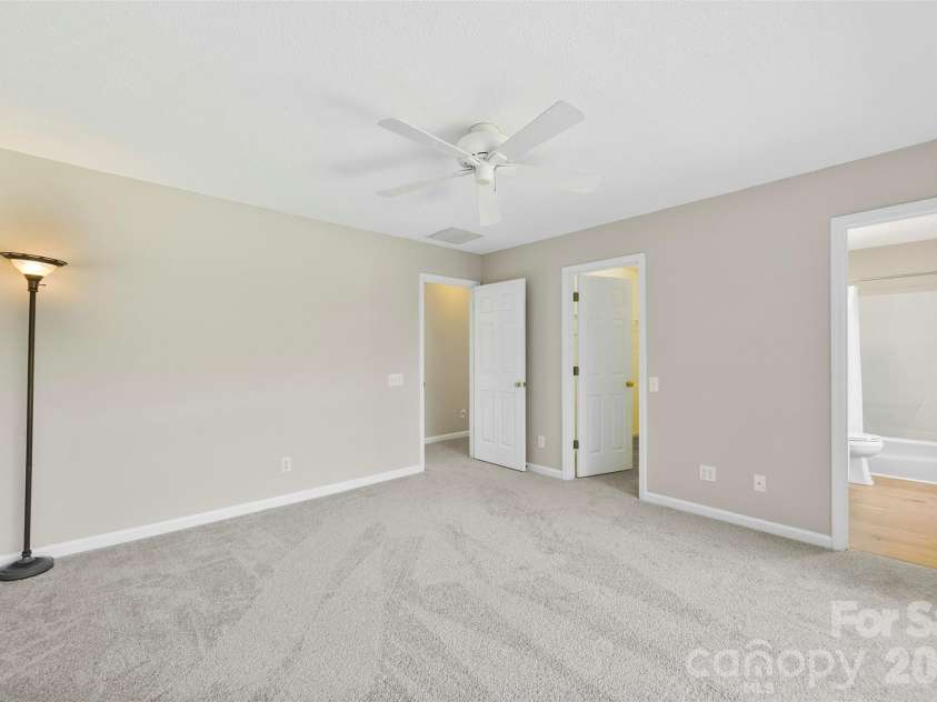 6004 Downfield Wood Drive, Charlotte, NC 28269.  MLS# CAR4393737, YatesRealty ID 31096. 