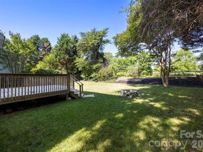 6004 Downfield Wood Drive, Charlotte, NC 28269.  MLS# CAR4393737, YatesRealty ID 31096. 
