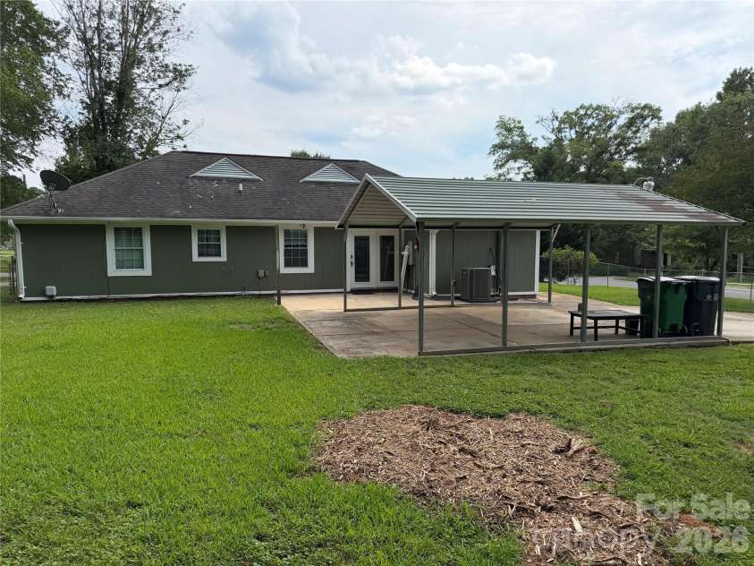 7101 Riding Trail Road, Charlotte, NC 28212.  MLS# CAR4391027, YatesRealty ID 31098. 