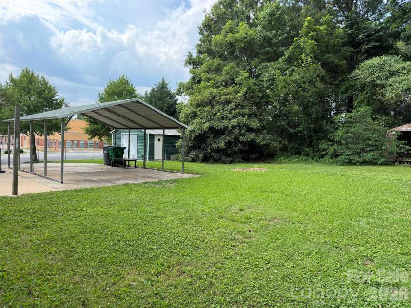 7101 Riding Trail Road, Charlotte, NC 28212.  MLS# CAR4391027, YatesRealty ID 31098. 