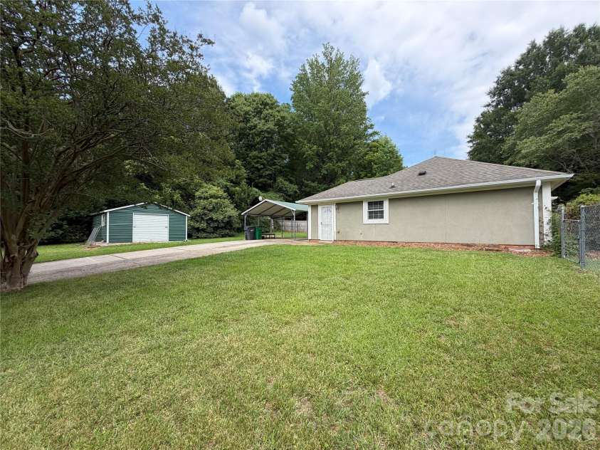 7101 Riding Trail Road, Charlotte, NC 28212.  MLS# CAR4391027, YatesRealty ID 31098. 