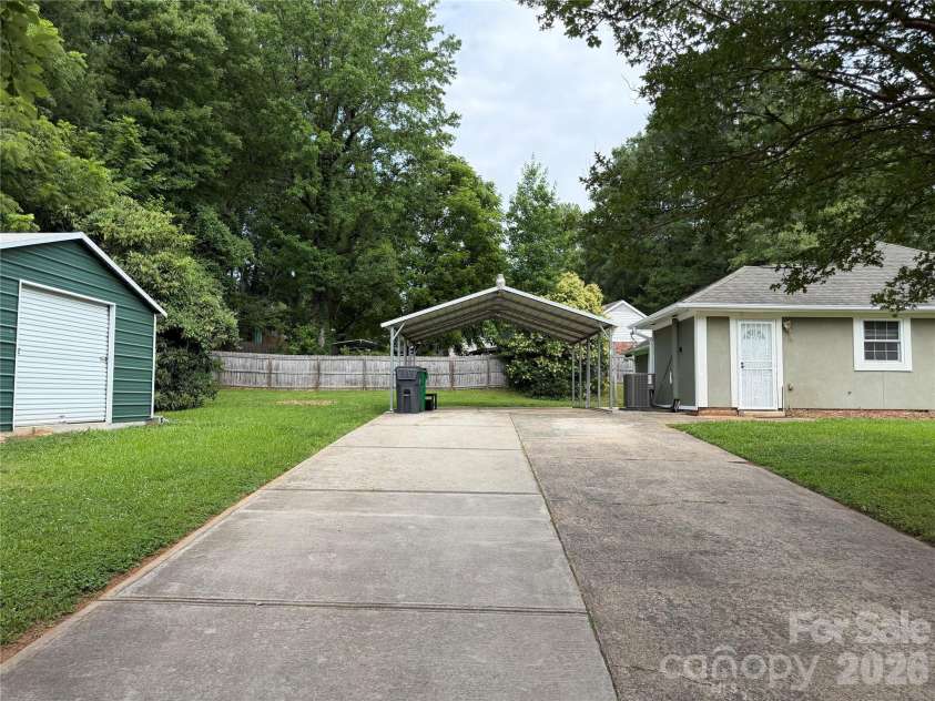 7101 Riding Trail Road, Charlotte, NC 28212.  MLS# CAR4391027, YatesRealty ID 31098. 