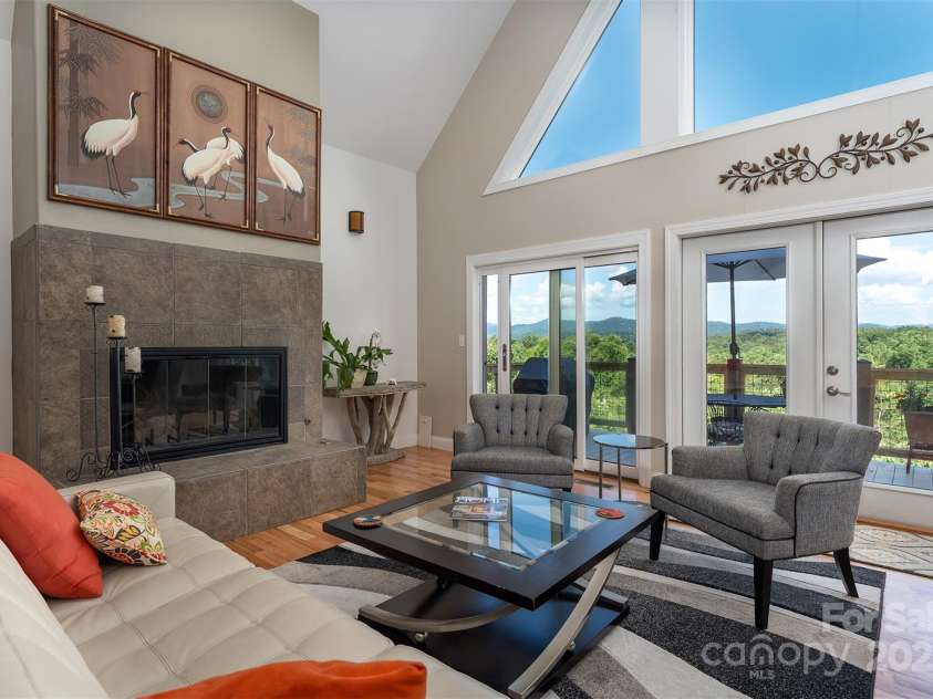 18 Timber Moss Drive, Asheville, NC 28804.  MLS# CAR4299629, YatesRealty ID 31099. 18 Timber Moss