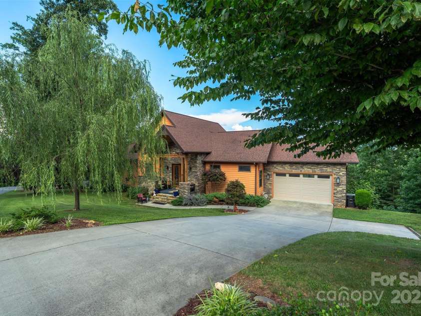 18 Timber Moss Drive, Asheville, NC 28804.  MLS# CAR4299629, YatesRealty ID 31099. 2 car garage with plenty of parking