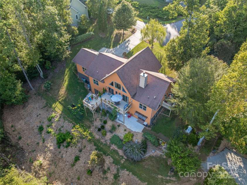 18 Timber Moss Drive, Asheville, NC 28804.  MLS# CAR4299629, YatesRealty ID 31099. 